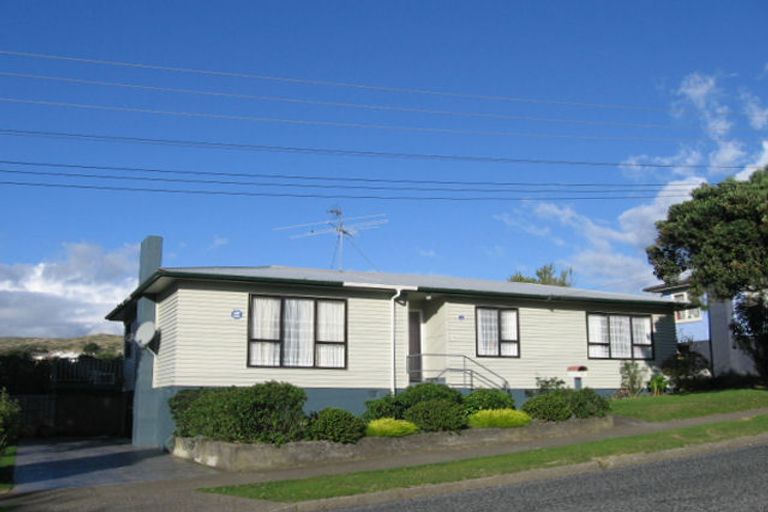 Photo of property in 17 Sievers Grove, Cannons Creek, Porirua, 5024
