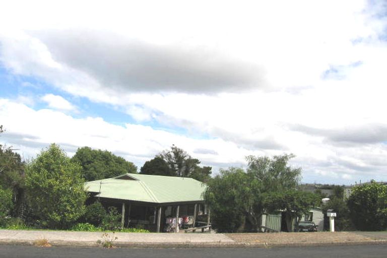 Photo of property in 1/1 Morton Avenue, Forrest Hill, Auckland, 0620