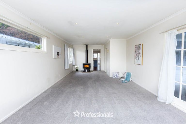 Photo of property in 14 Molloys Road, Te Marua, Upper Hutt, 5018