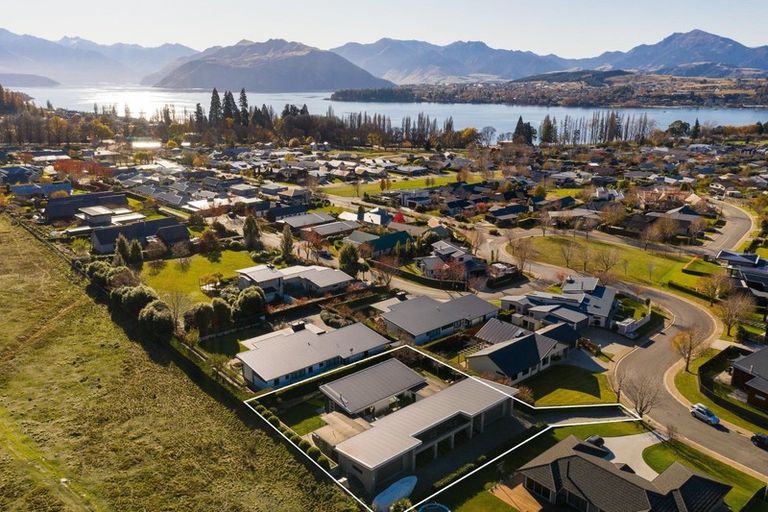 Photo of property in 44 Kelliher Drive, Wanaka, 9305