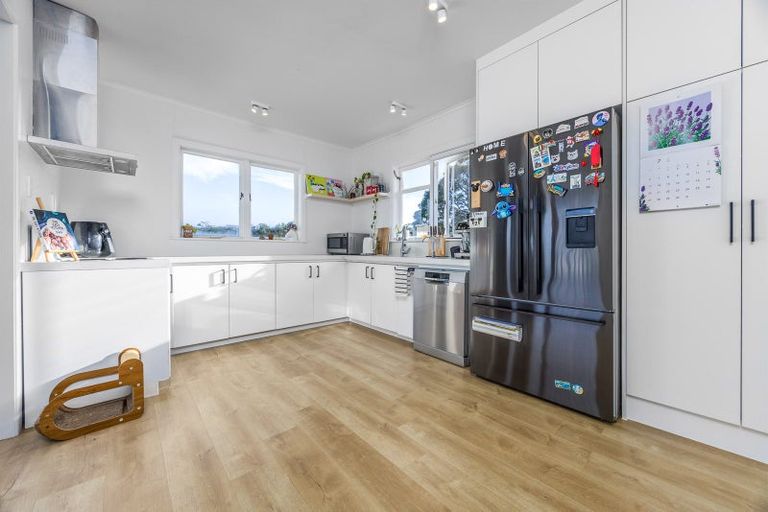 Photo of property in 7 Chamberlain Road, Massey, Auckland, 0614