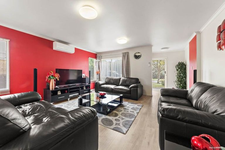 Photo of property in 9 Bickleigh Grove, New Lynn, Auckland, 0600
