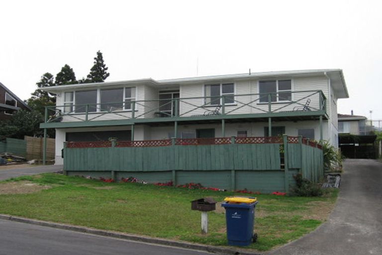 Photo of property in 5a Hanson Place, West Harbour, Auckland, 0618