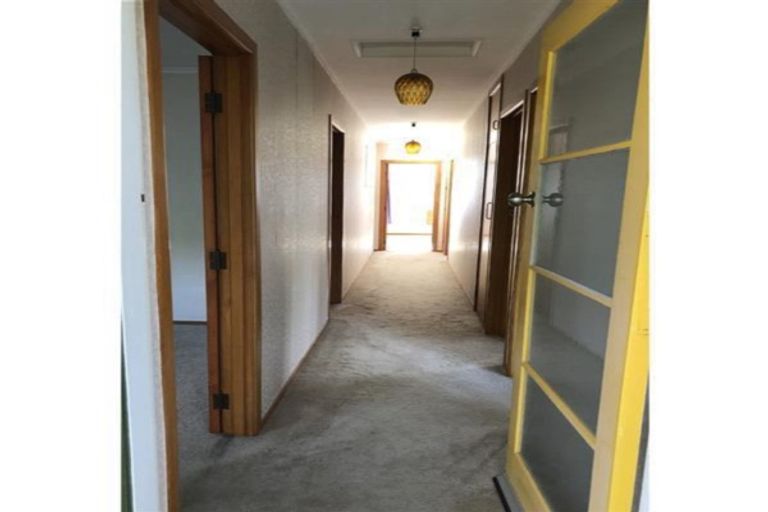 Photo of property in 92 Millbrook Road, Henderson, Auckland, 0612