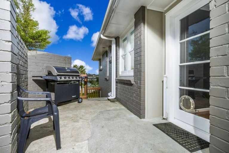 Photo of property in 1/818 East Coast Road, Oteha, Auckland, 0630