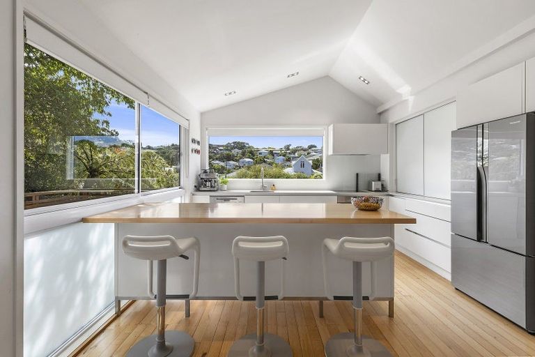 Photo of property in 69 Creswick Terrace, Northland, Wellington, 6012