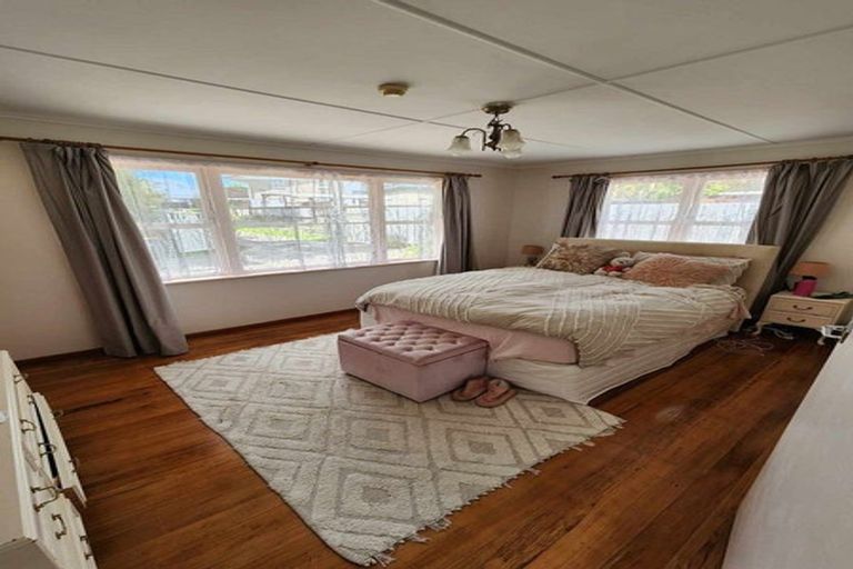 Photo of property in 5 Barrys Road, Glendene, Auckland, 0602