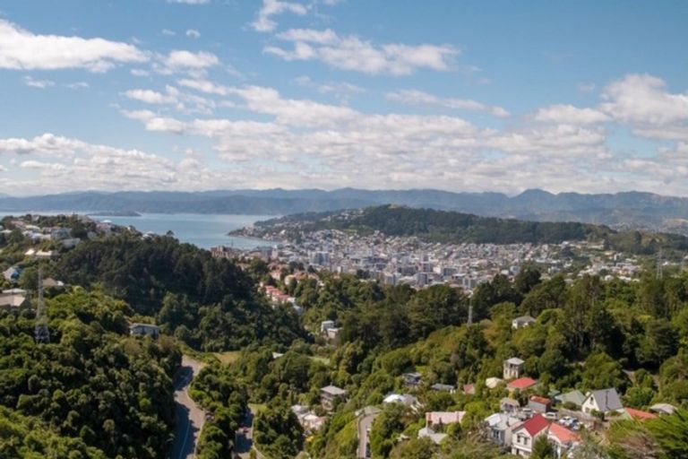 Photo of property in 11 Highbury Crescent, Highbury, Wellington, 6012