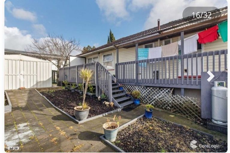 Photo of property in 1/10 Bishop Street, Green Bay, Auckland, 0604