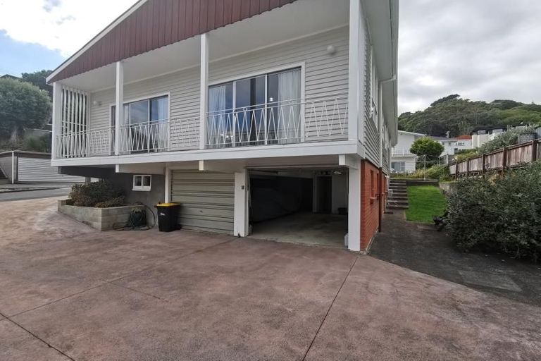 Photo of property in 5 Cherry Grove, Strathmore Park, Wellington, 6022