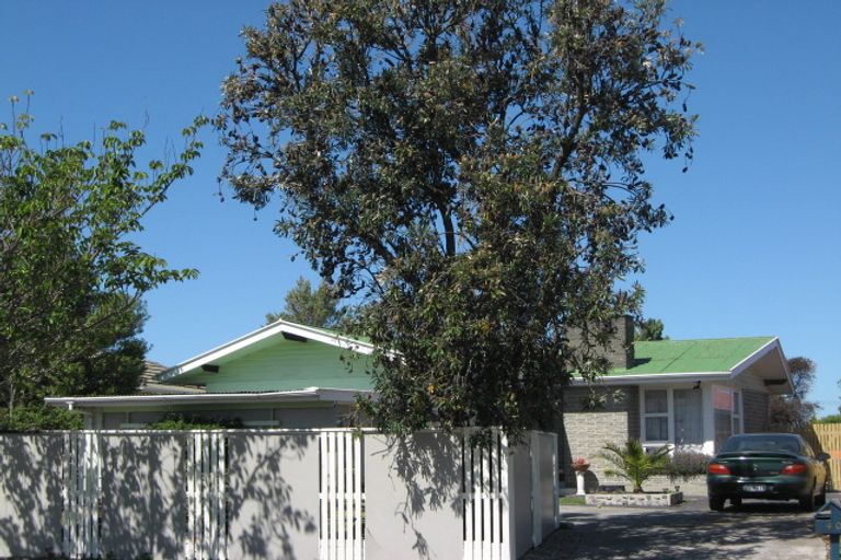Photo of property in 40 Bickerton Street, Wainoni, Christchurch, 8061