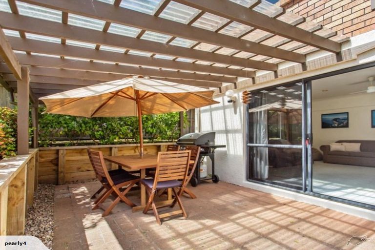 Photo of property in 6 Ferntree Terrace, West Harbour, Auckland, 0618