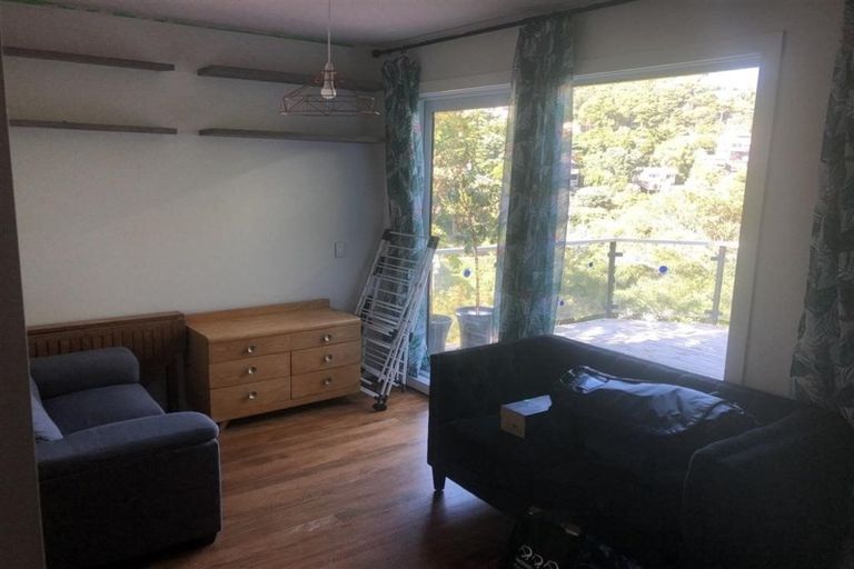 Photo of property in 5 Richmond Road, Mahina Bay, Lower Hutt, 5013