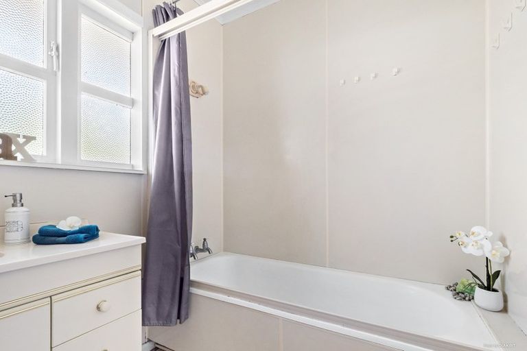 Photo of property in 10 Phillip Street, Pukekohe, 2120