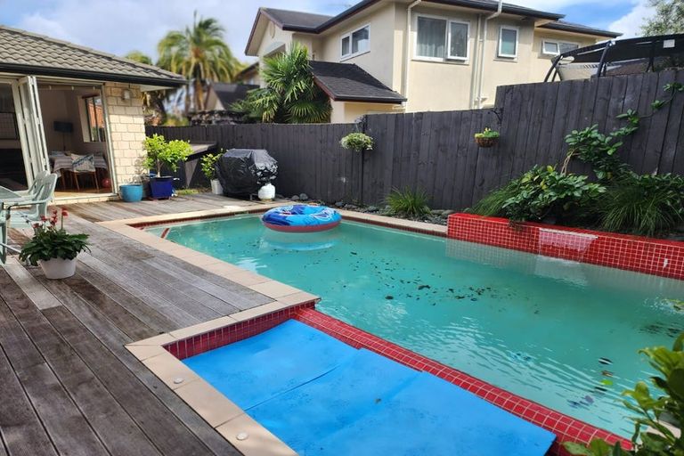 Photo of property in 16 Malin Place, Pinehill, Auckland, 0632