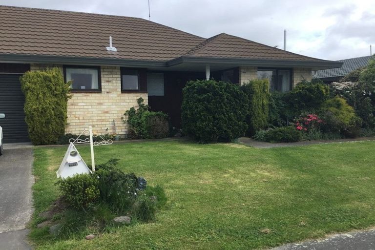 Photo of property in 2/1 Iona Place, Sockburn, Christchurch, 8042