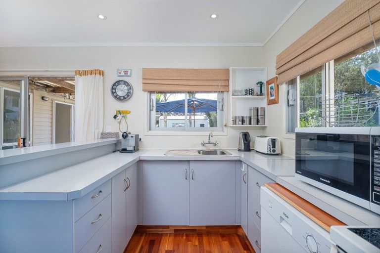 Photo of property in 30 Oyster Drive, Cooks Beach, Whitianga, 3591