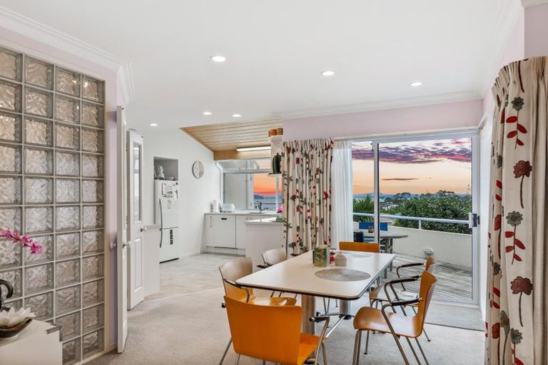 Photo of property in 32 Cherub Place, West Harbour, Auckland, 0618