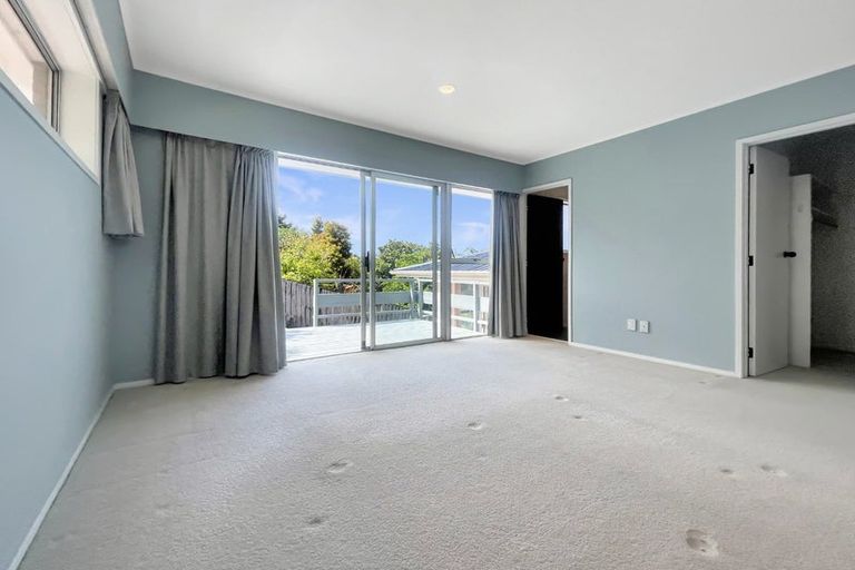 Photo of property in 18 Makepiece Place, Chatswood, Auckland, 0626