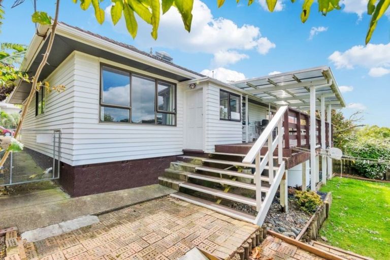 Photo of property in 1 Aorangi Place, Birkenhead, Auckland, 0626