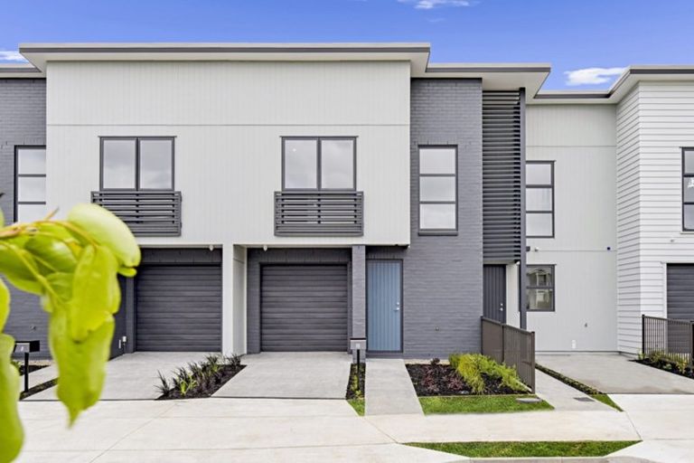 Photo of property in 10 Gilbert Hall Way, Swanson, Auckland, 0614