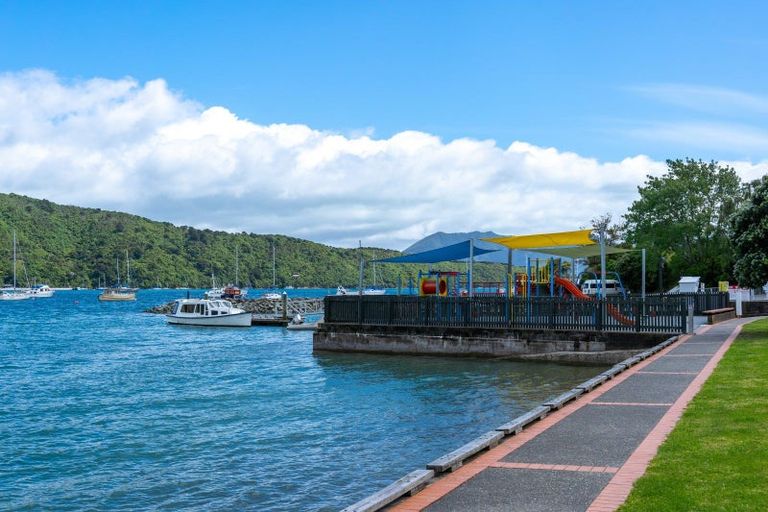 Photo of property in 24 Amelia Crescent, Waikawa, Picton, 7220