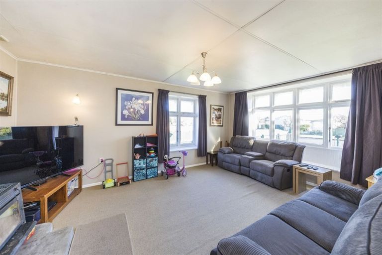 Photo of property in 17 Carthew Street, Feilding, 4702