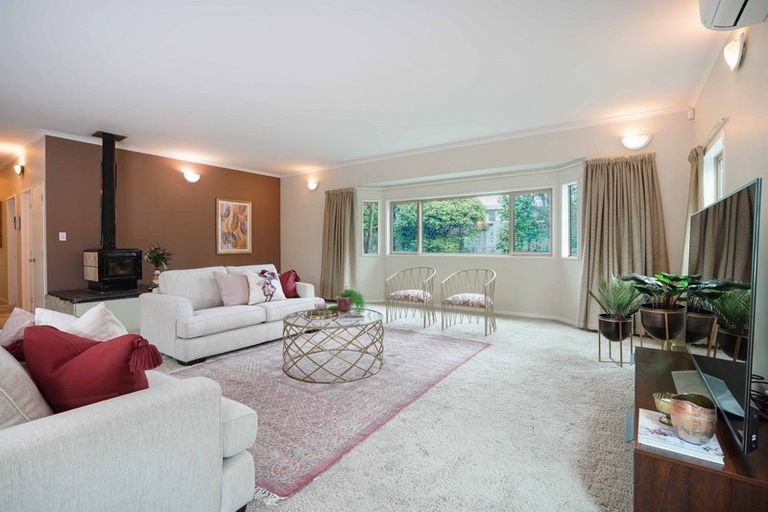 Photo of property in 18 Cloake Way, Palmerston North, 4414