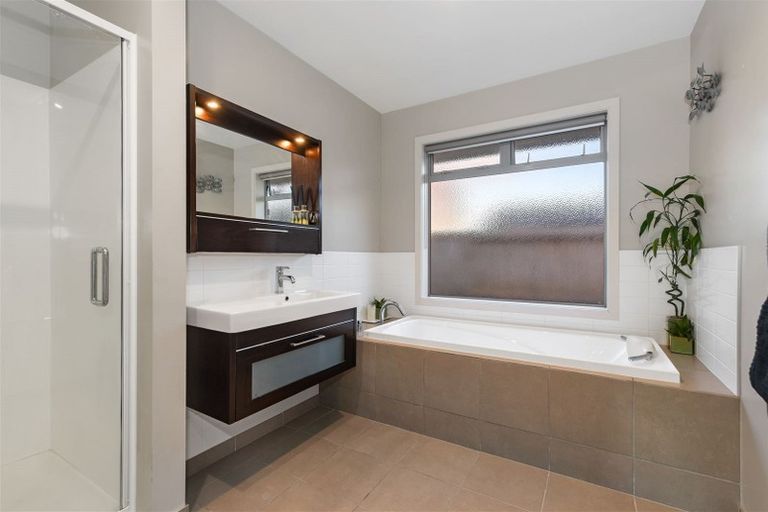 Photo of property in 34 Somerton Drive, Huntington, Hamilton, 3210