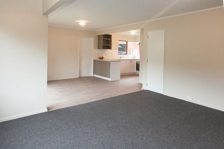 Photo of property in 2 Emmadale Lane, Hamilton East, Hamilton, 3216