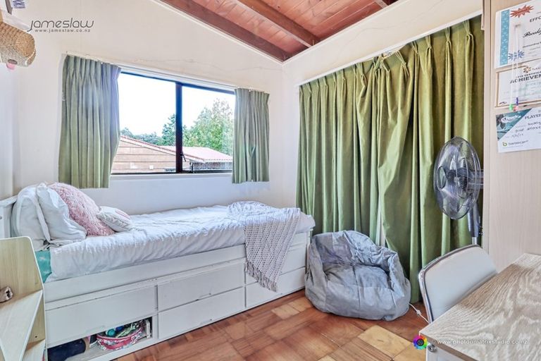 Photo of property in 1/3 Flavia Close, Torbay, Auckland, 0630