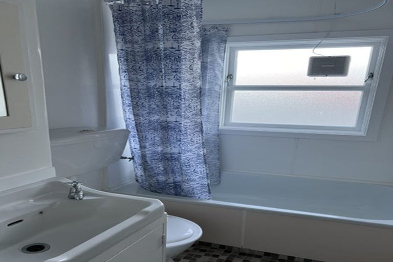 Photo of property in 26 Rhodes Street, Newtown, Wellington, 6021