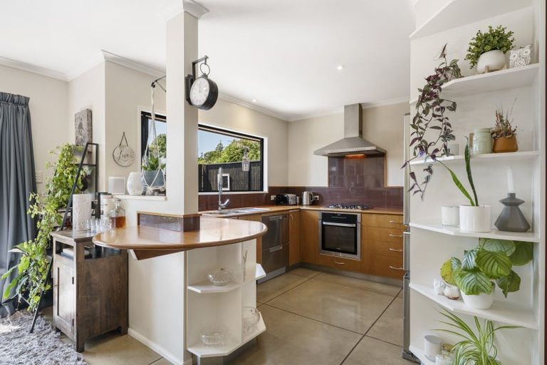 Photo of property in 39 Oteki Park Drive, Welcome Bay, Tauranga, 3112