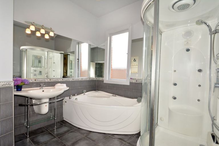 Photo of property in 85 Hargest Crescent, Saint Clair, Dunedin, 9012