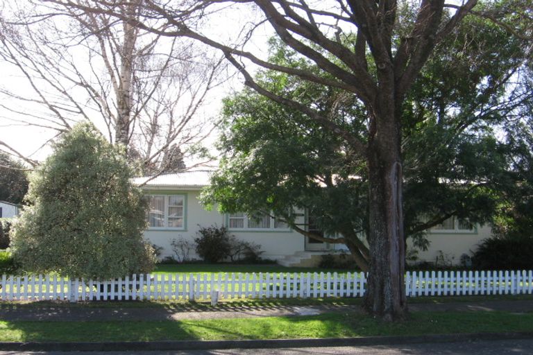 Photo of property in 60 Crewe Crescent, Hokowhitu, Palmerston North, 4410
