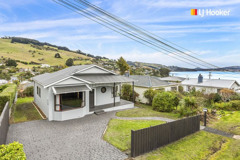Photo of property in 6 Marett Street, Macandrew Bay, Dunedin, 9014