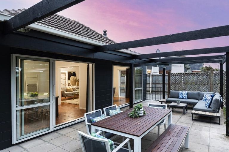 Photo of property in 12 Heathglen Avenue, Parklands, Christchurch, 8083