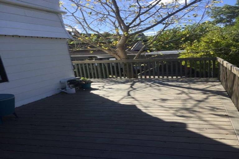 Photo of property in 1/70 Ayton Drive, Totara Vale, Auckland, 0629