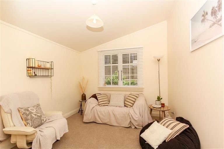 Photo of property in 24 Bracken Street, New Plymouth, 4310