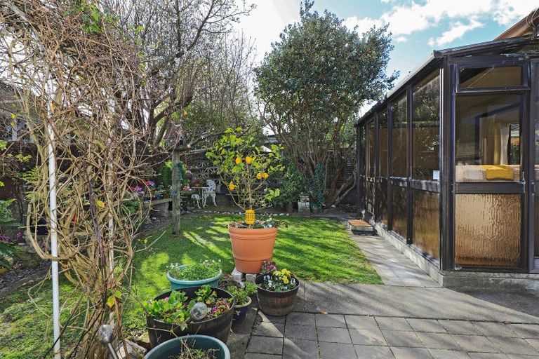 Photo of property in 1a Neeve Place, Taradale, Napier, 4112