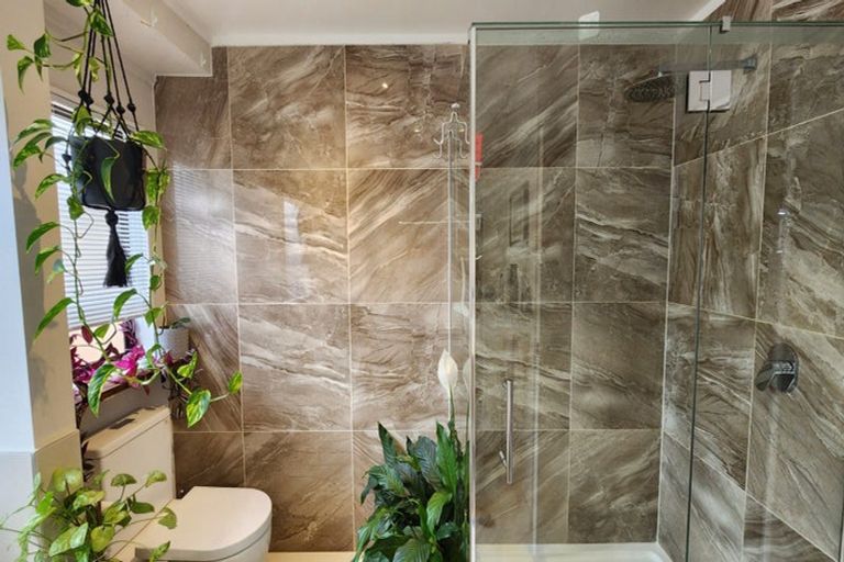 Photo of property in 2 Broadfield Street, Massey, Auckland, 0614