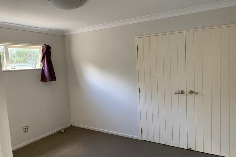 Photo of property in 16a Kauri Glen Road, Northcote, Auckland, 0627