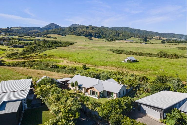 Photo of property in 5a Tui Grove, Oakura, 4314