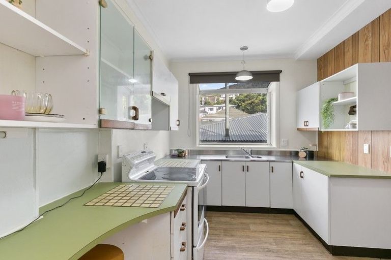 Photo of property in 16 Richmond Avenue, Karori, Wellington, 6012