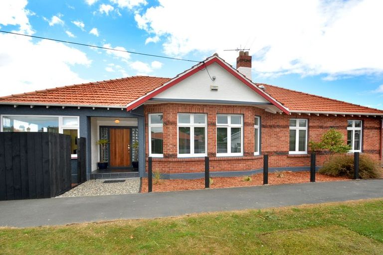 Photo of property in 85 Hargest Crescent, Saint Clair, Dunedin, 9012