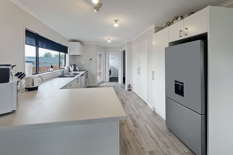 Photo of property in 39 Rhodes Drive, Kelvin Grove, Palmerston North, 4414