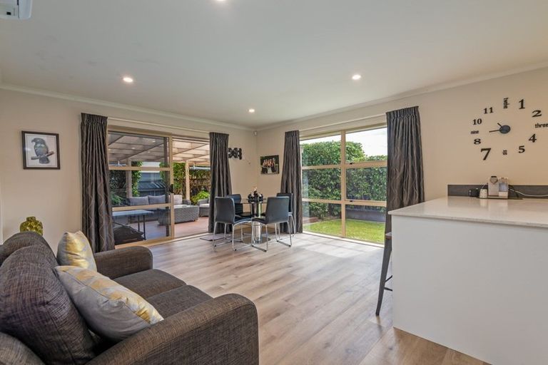 Photo of property in 6 Orlando Way, Kelvin Grove, Palmerston North, 4414
