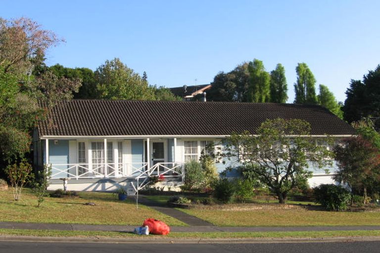 Photo of property in 100 Oaktree Avenue, Browns Bay, Auckland, 0630