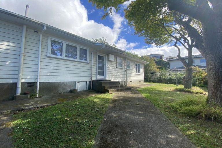 Photo of property in 118 Broderick Road, Johnsonville, Wellington, 6037
