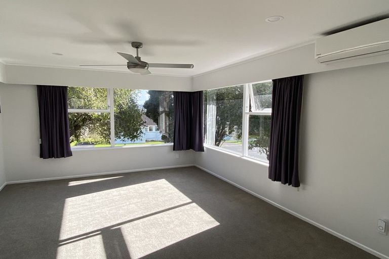 Photo of property in 1 Marcel Place, Glenfield, Auckland, 0629